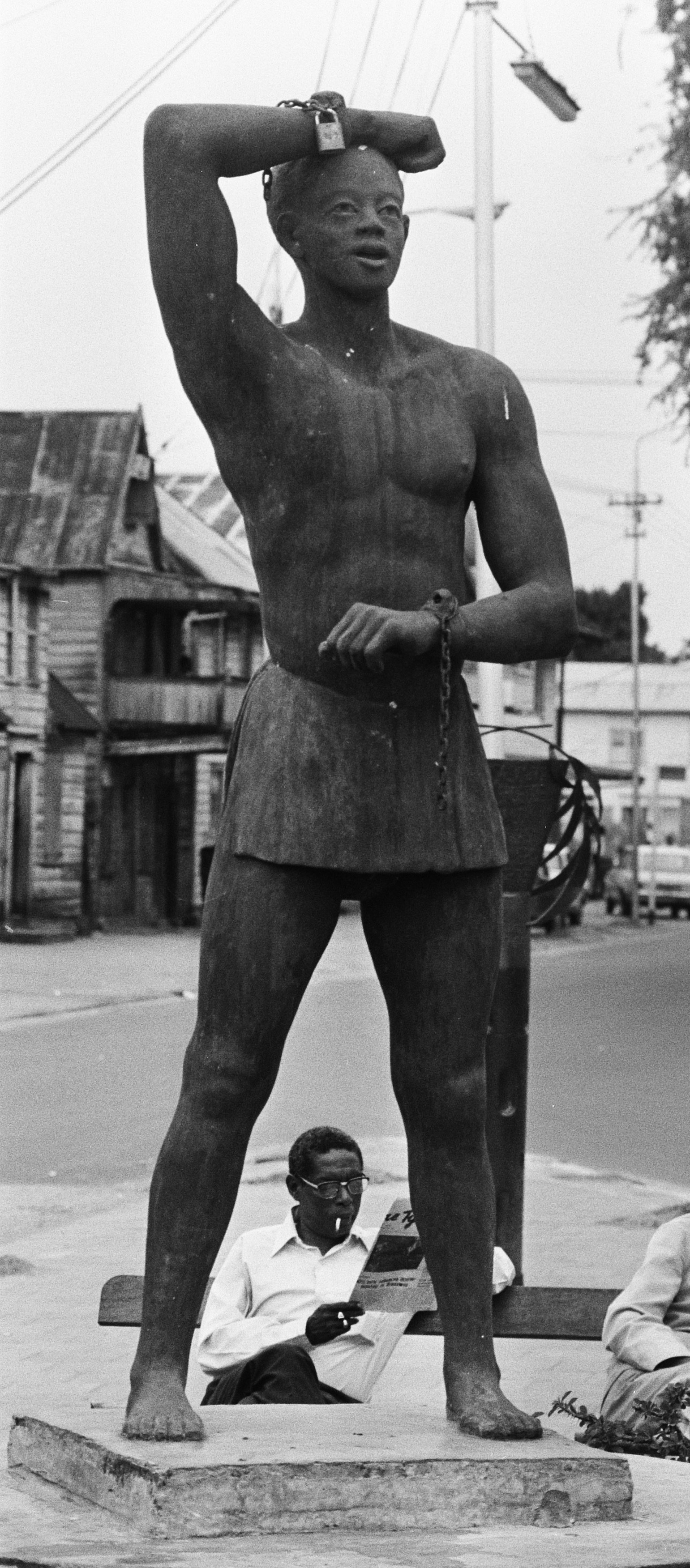 Kwakoe_statue-_Paramaribo_3